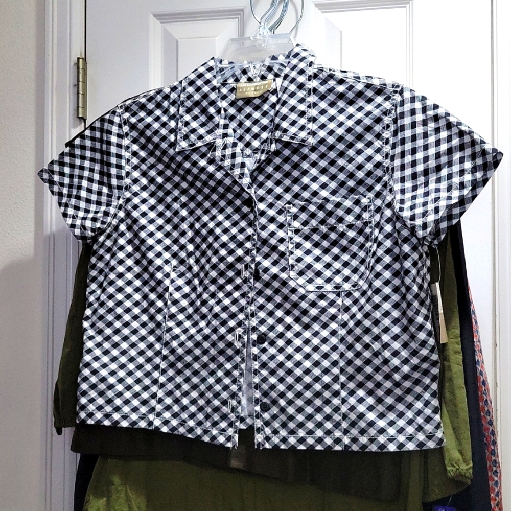 NWT Lizwear Liz Claiborne Petites Going Graphic Crop Top Blouse